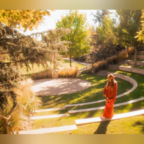 Meet your Posher, Stephanie - Picture 3 of 16